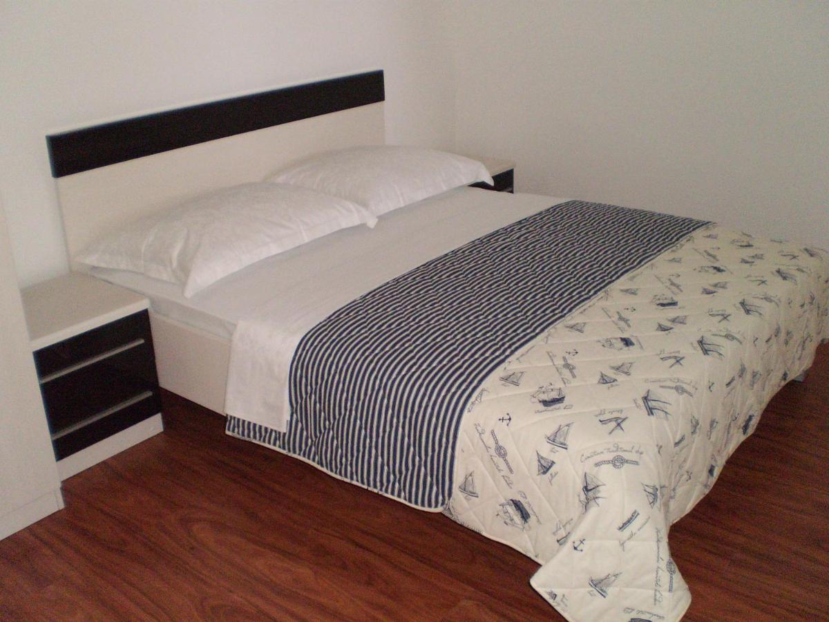 Apartments By The Sea Banjol, Rab - 12838 Екстериор снимка